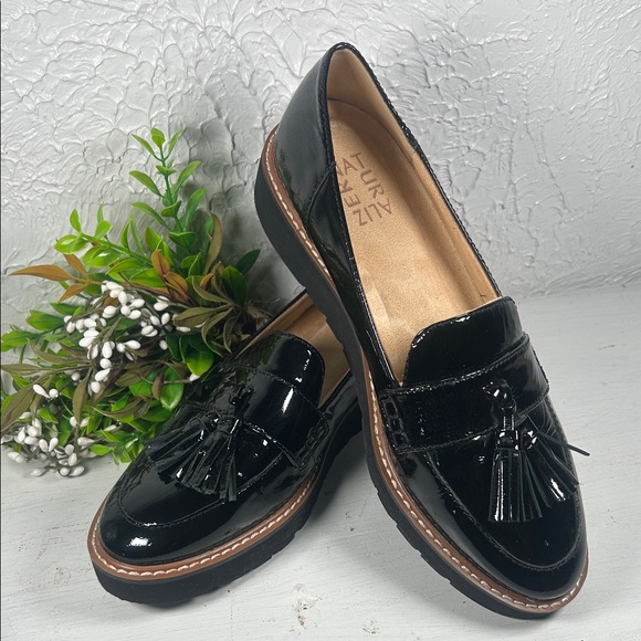 Naturalizer Shoes - NWOT Naturalizer Ellie Blk Patent Leather Loafers with Tassels Size 7 NWOT Shoe